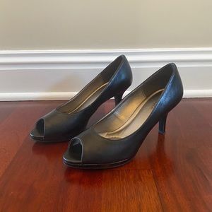 Kelly & Katie Peep Toe Pumps - Size 8.5